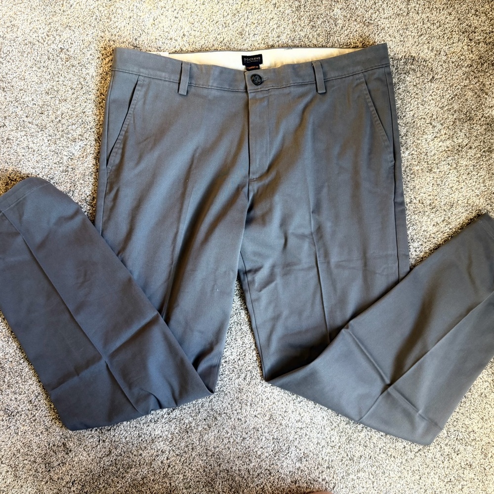 Dockers Men's Gray‎ Chinos Straight Fit sz 38x32